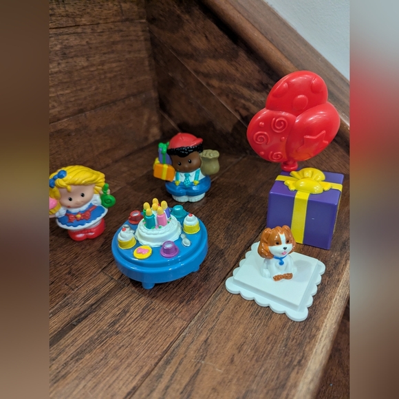 Vintage Fisher Price Little People Birthday Party Carry Case & Figures - Picture 5 of 9